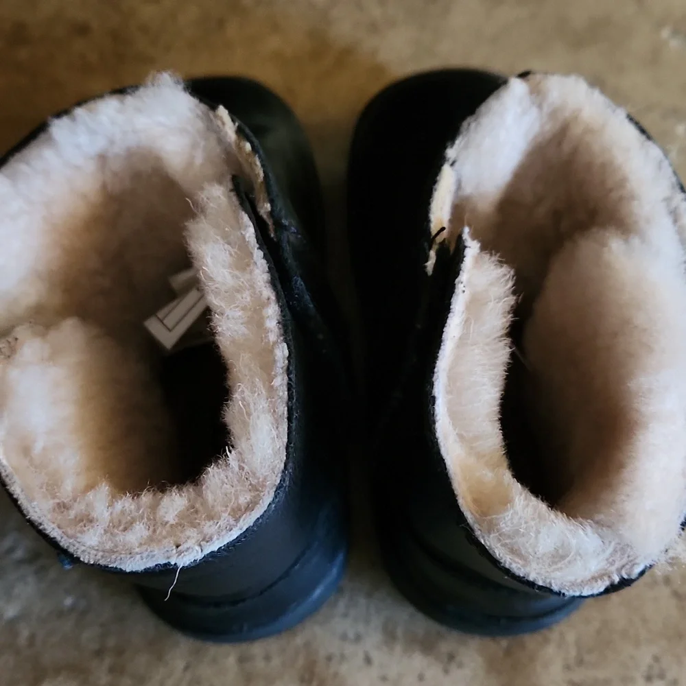 UGG Black Leather Boots with Shearling Toddler Size 4/5 - Picture 11 of 11